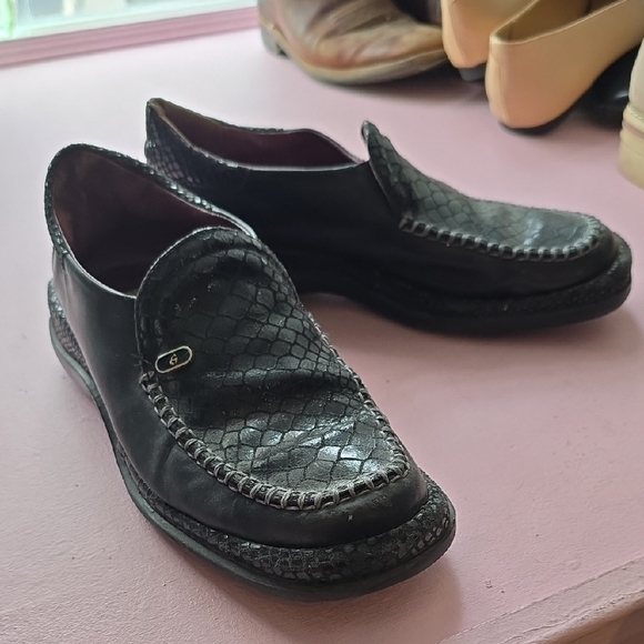 Sauro Shoes - Sophisticated Black Textured womens Slip-Ons croc print loafer